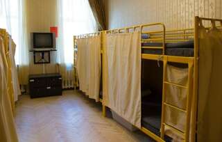 Хостел  Old Flat Санкт-Петербург Номер 4: место в 10-местном номере-1